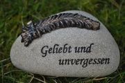 Grabschmuck Stein mit Feder und Text creme/bronze 8cm
