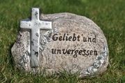 Grabschmuck Fels mit Kreuz und Text beige/silber 16x11cm